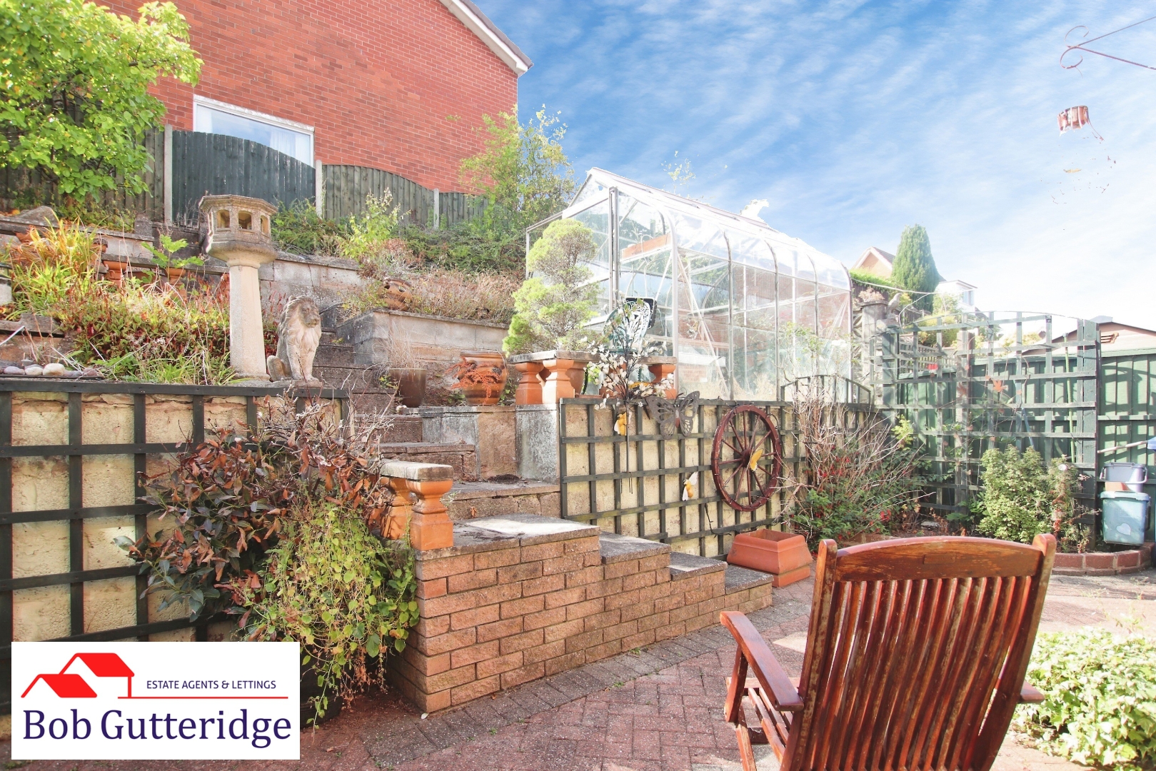 ENCLOSED TIERED REAR GARDEN